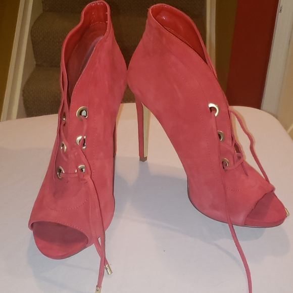 GUESS red suede tie up stiletto booties - Picture 7 of 11